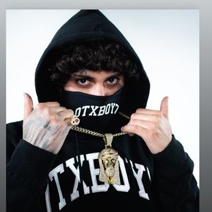 Meet your Posher, Mia